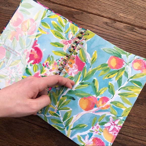 🆕 NEW Lilly Pulitzer daily agenda planner - Picture 3 of 8